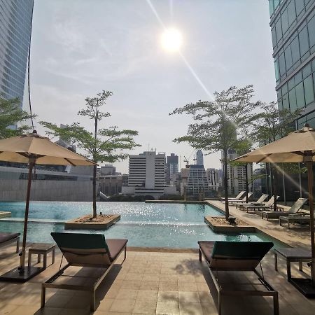 Sivatel Bangkok Hotel Exterior photo The pool at the hotel