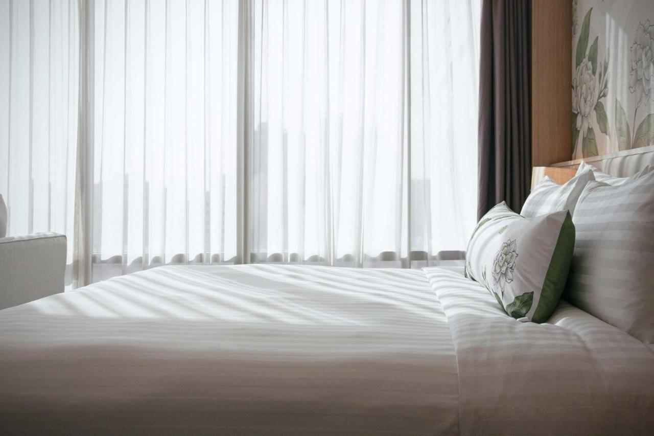 Sivatel Bangkok Hotel Exterior photo A bed