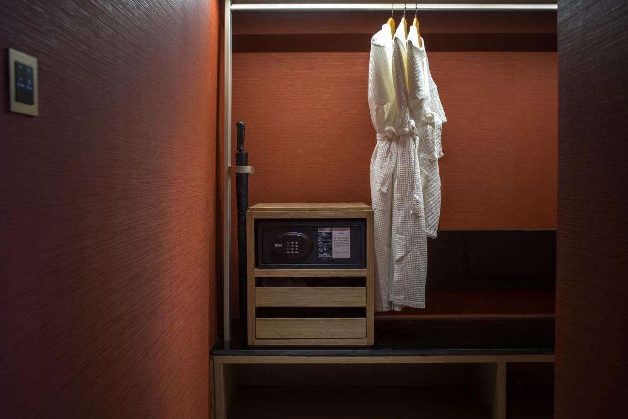 Sivatel Bangkok Hotel Exterior photo A safe in a hotel room