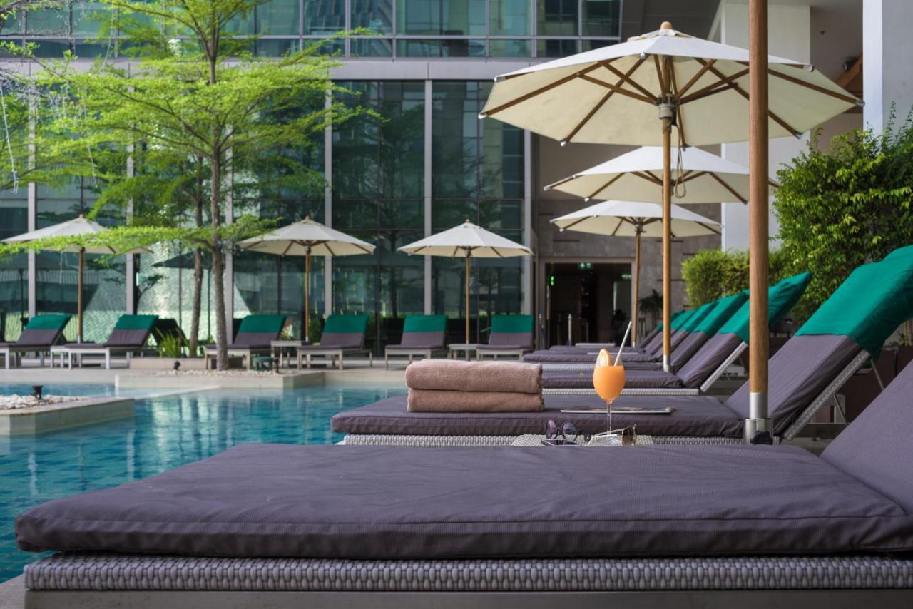 Sivatel Bangkok Hotel Exterior photo The swimming pool at the hotel