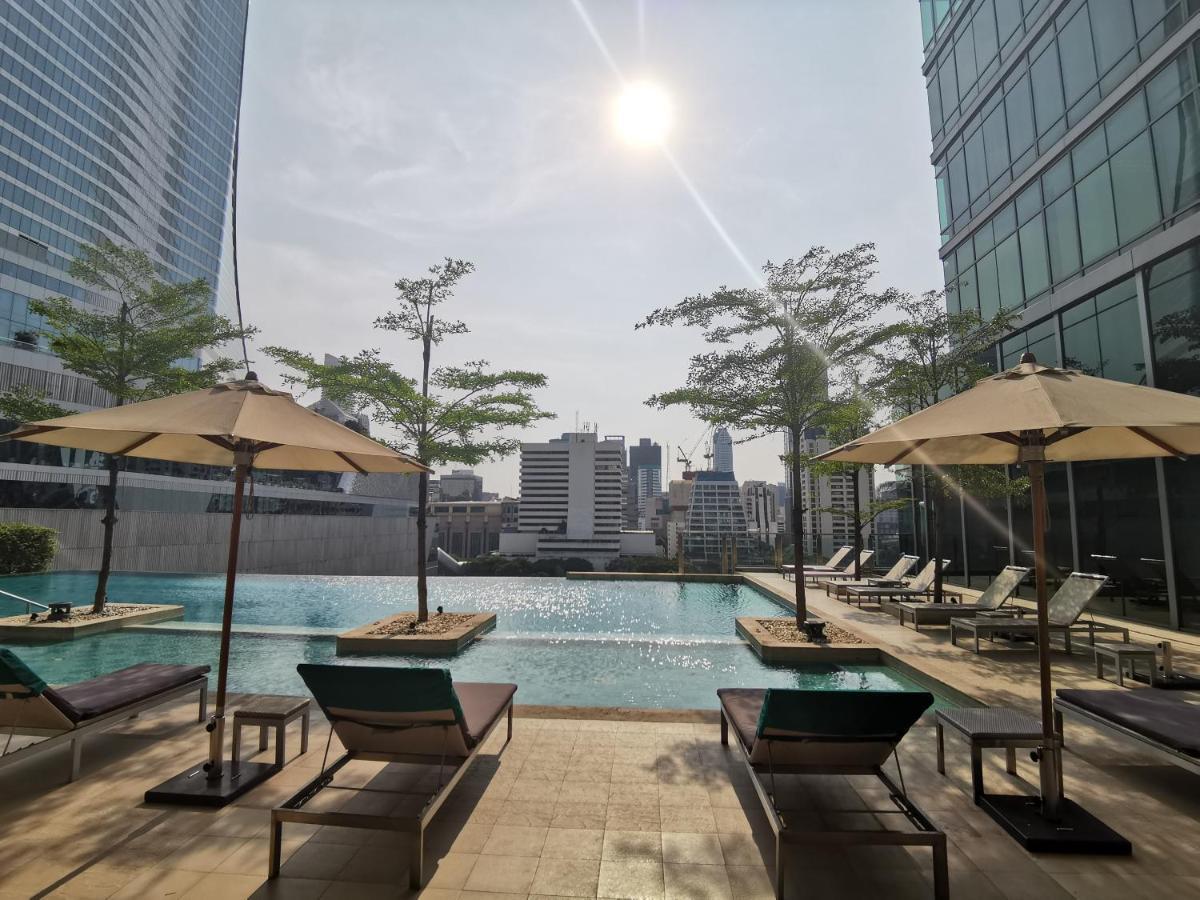 Sivatel Bangkok Hotel Exterior photo The pool at the hotel